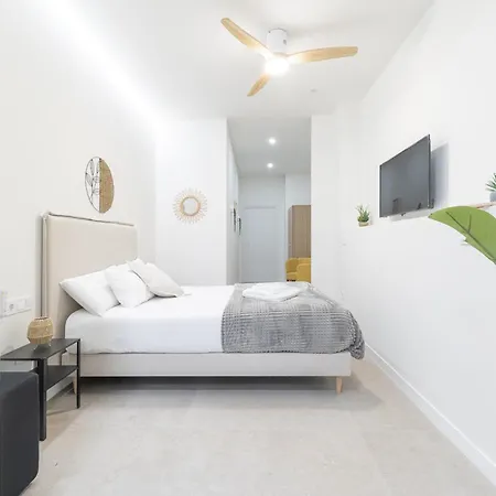 Rmz31 Loft - Espacioso Y Acogedor Estudio Con Terraza En Zona Ayora Apartment *